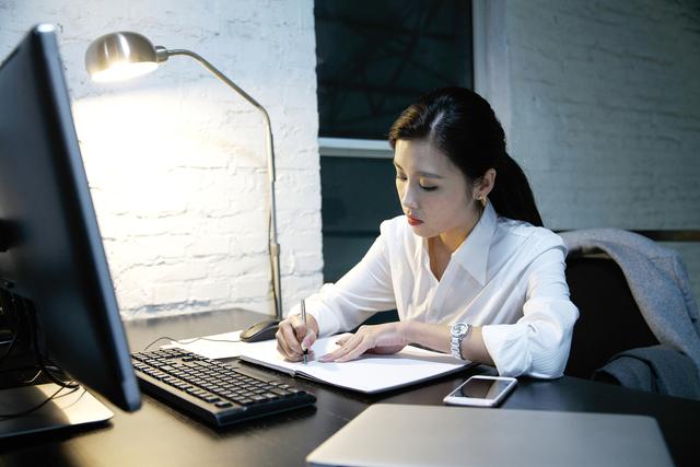 滿月文案簡(jiǎn)短朋友圈圖片，滿月文案簡(jiǎn)短朋友圈圖片大全？